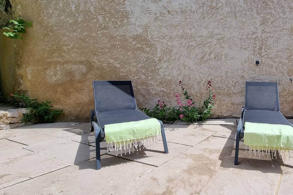 Photo of Outdoor in Malaucene