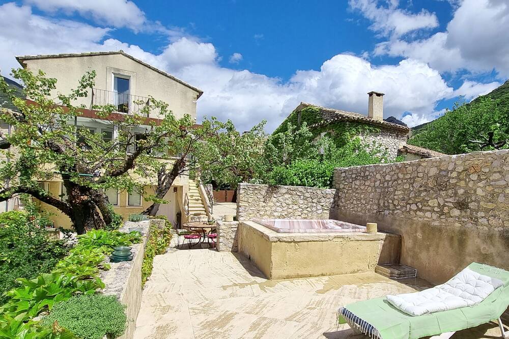 Photo of Outdoor in Malaucene