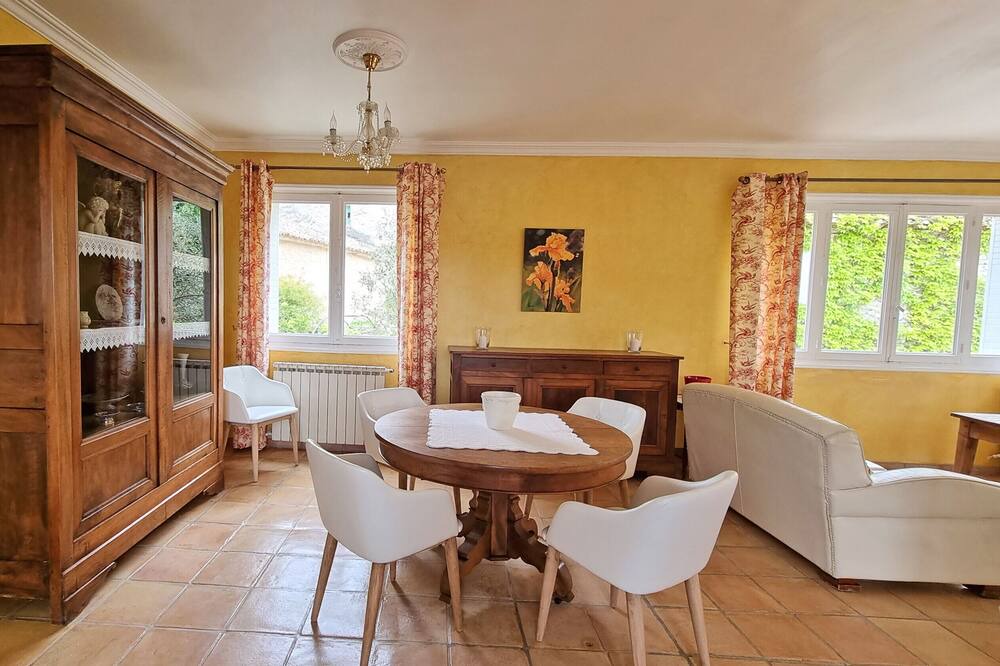 Photo of Livingroom in Malaucene