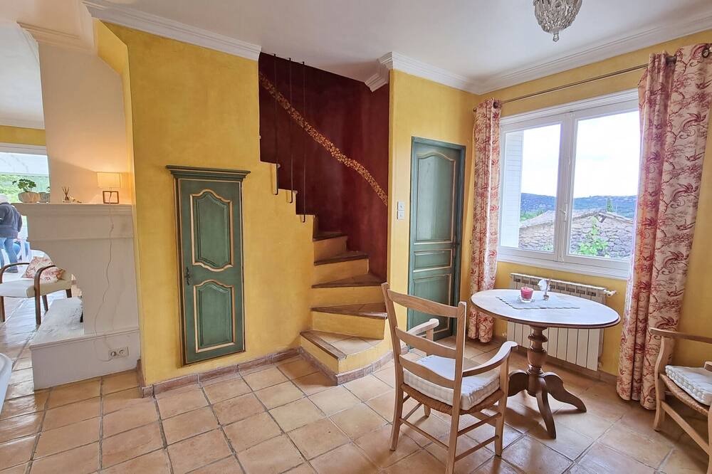 Photo of Livingroom in Malaucene
