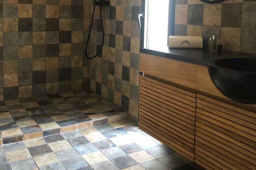 Photo of Bathroom in Venasque