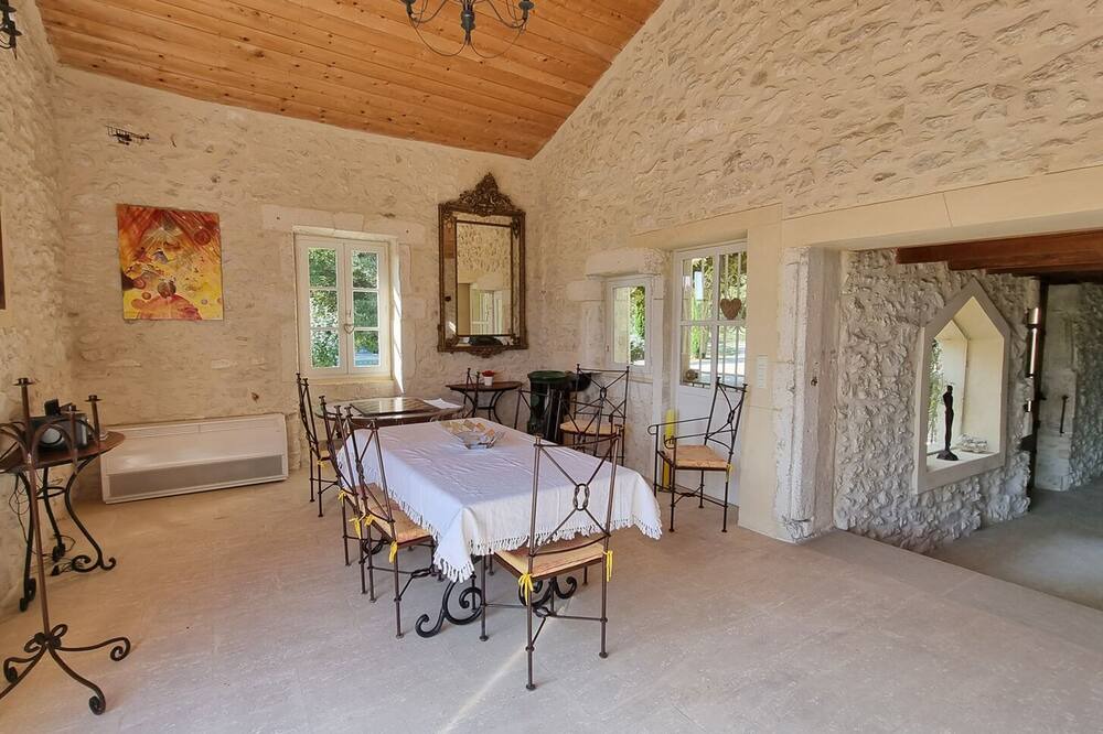 Photo of Livingroom in Montsegur-sur-Lauzon