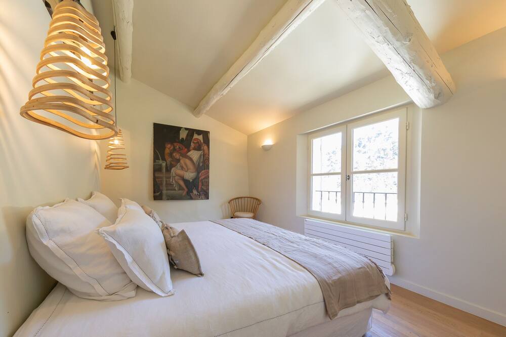 Photo of Bedroom in Malaucene