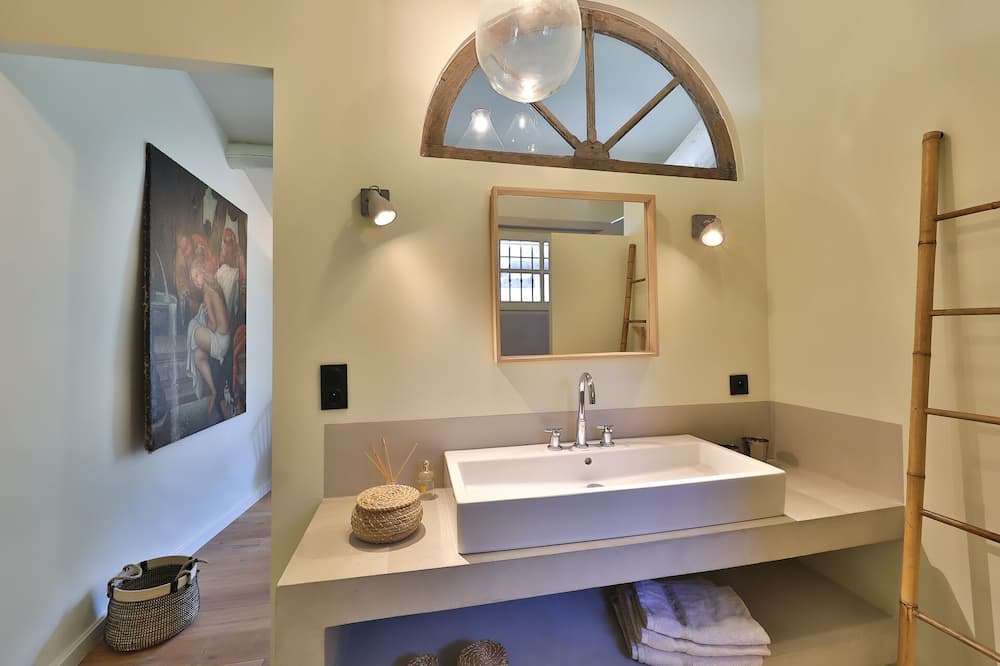 Photo of Bathroom in Malaucene
