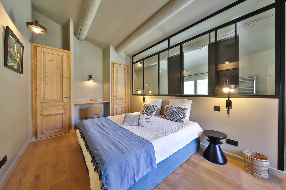 Photo of Bedroom in Malaucene