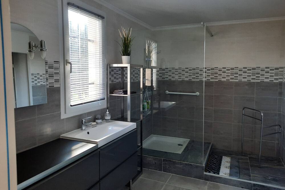 Photo of Bathroom in Pelissanne