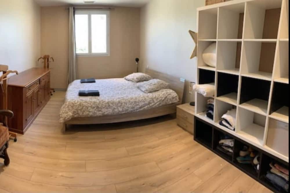 Photo of Bedroom in Charleval