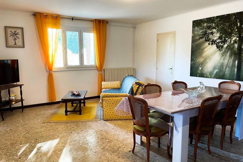 Photo of Livingroom in Sablet