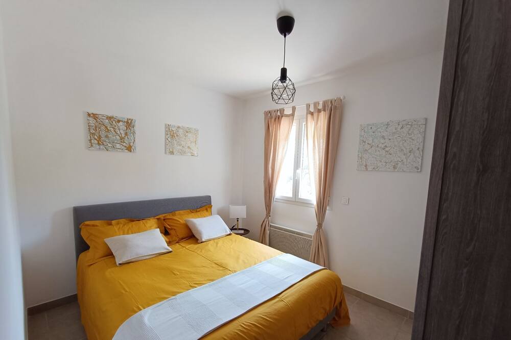 Photo of Bedroom in Pelissanne