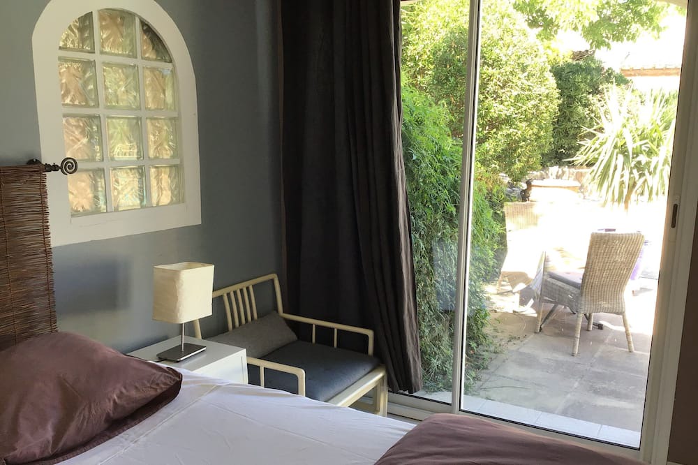 Photo of Bedroom in Ensues-la-Redonne
