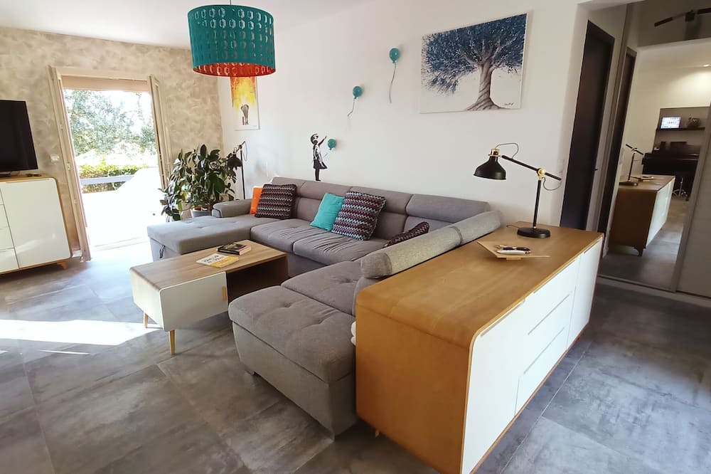 Photo of Livingroom in Seillons-Source-d'Argens