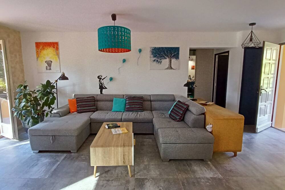 Photo of Livingroom in Seillons-Source-d'Argens