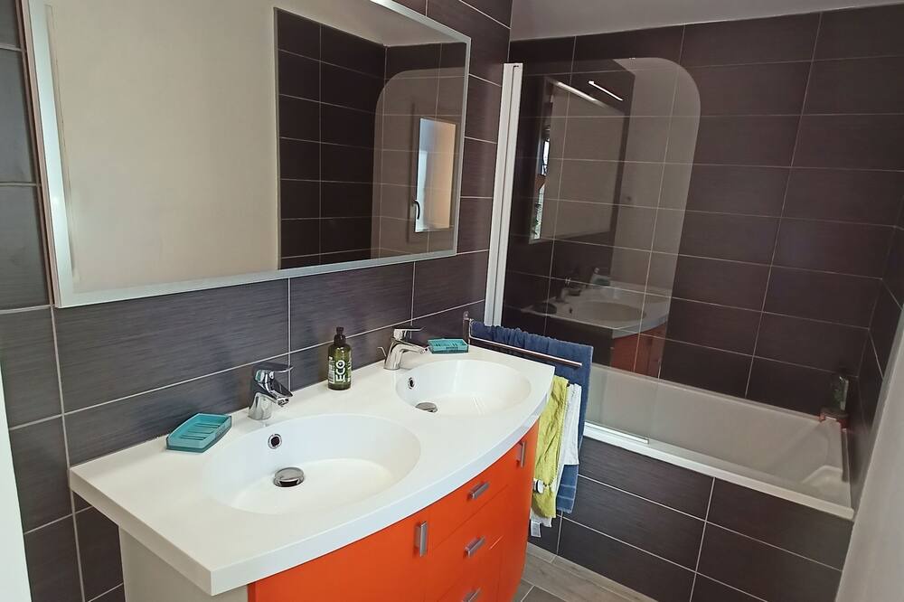 Photo of Bathroom in Seillons-Source-d'Argens