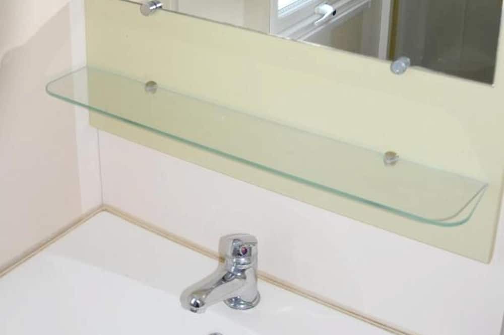 Photo of Bathroom in La Roque-d'Antheron
