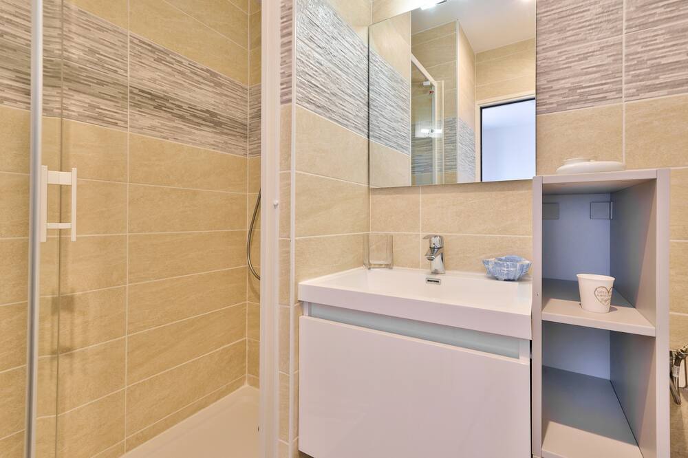 Photo of Bathroom in Hotel-de-Ville