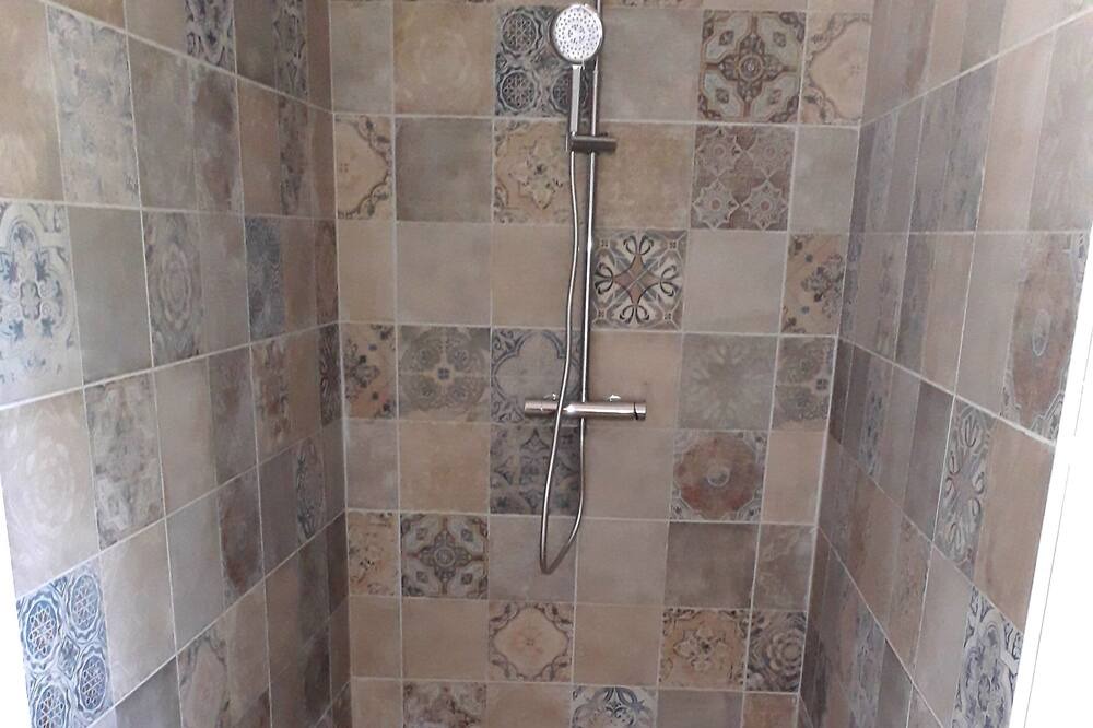 Photo of Bathroom in Violes