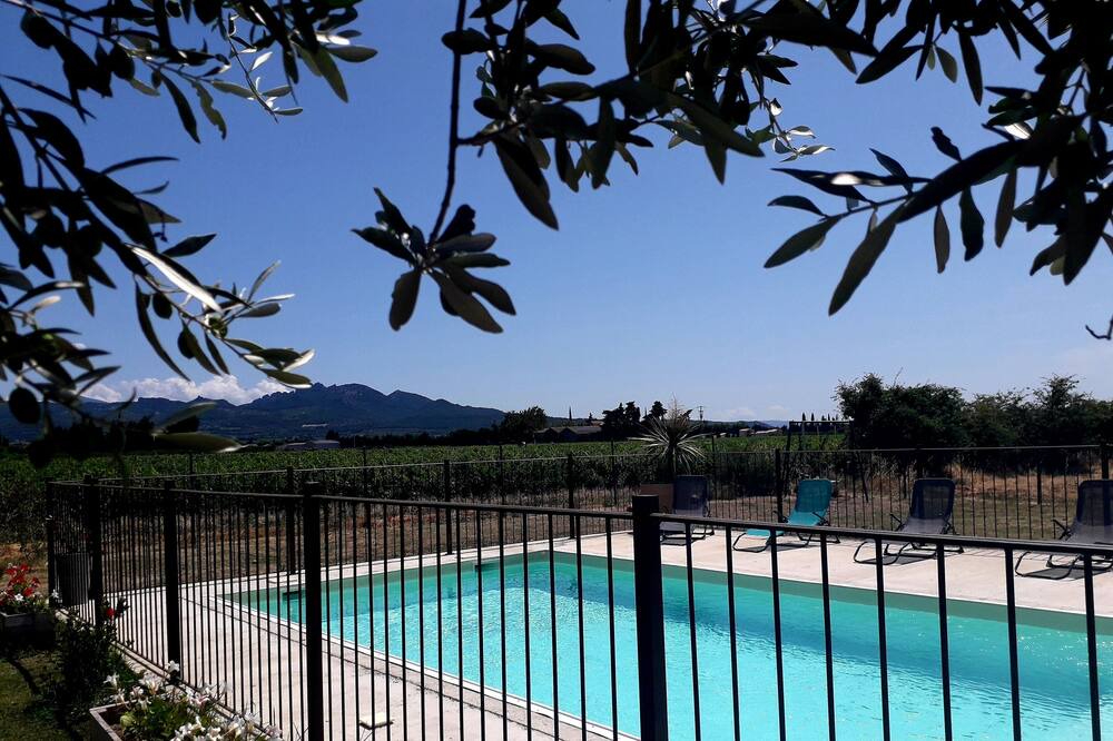 Photo of Outdoor in Violes