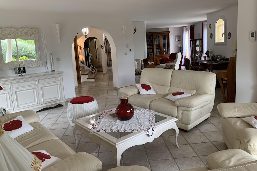 Photo of Livingroom in Oraison