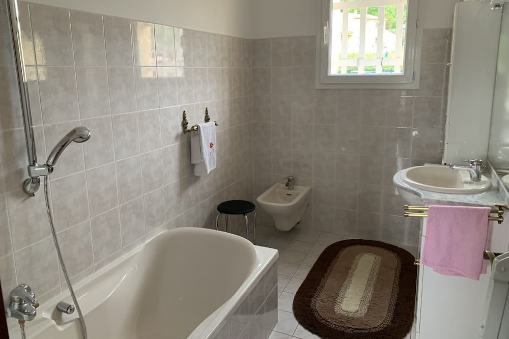 Photo of Bathroom in Oraison
