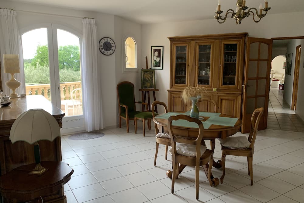 Photo of Livingroom in Oraison