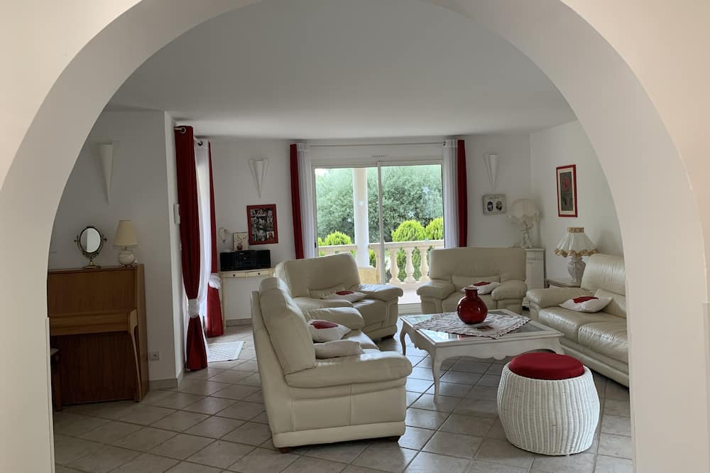 Photo of Livingroom in Oraison