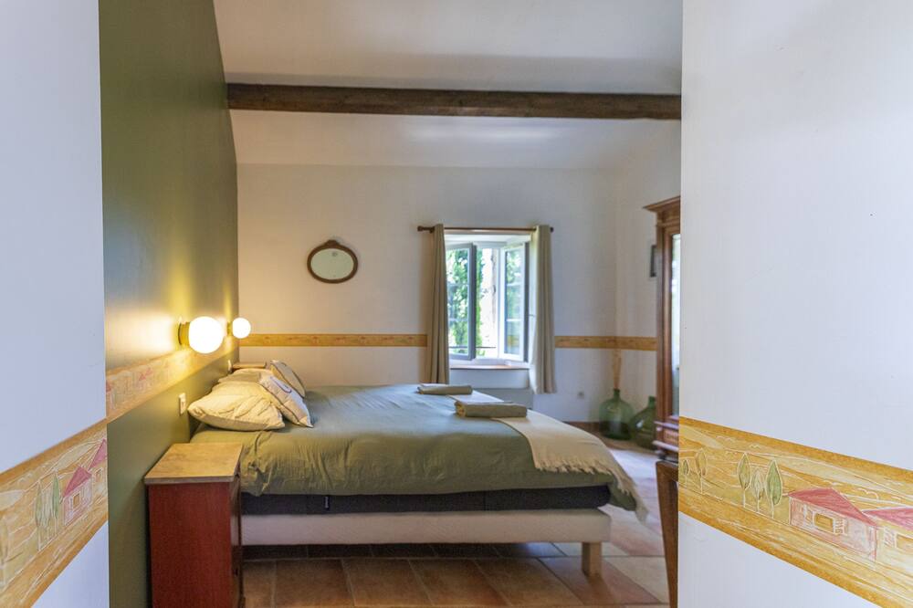 Photo of Bedroom in Fox-Amphoux