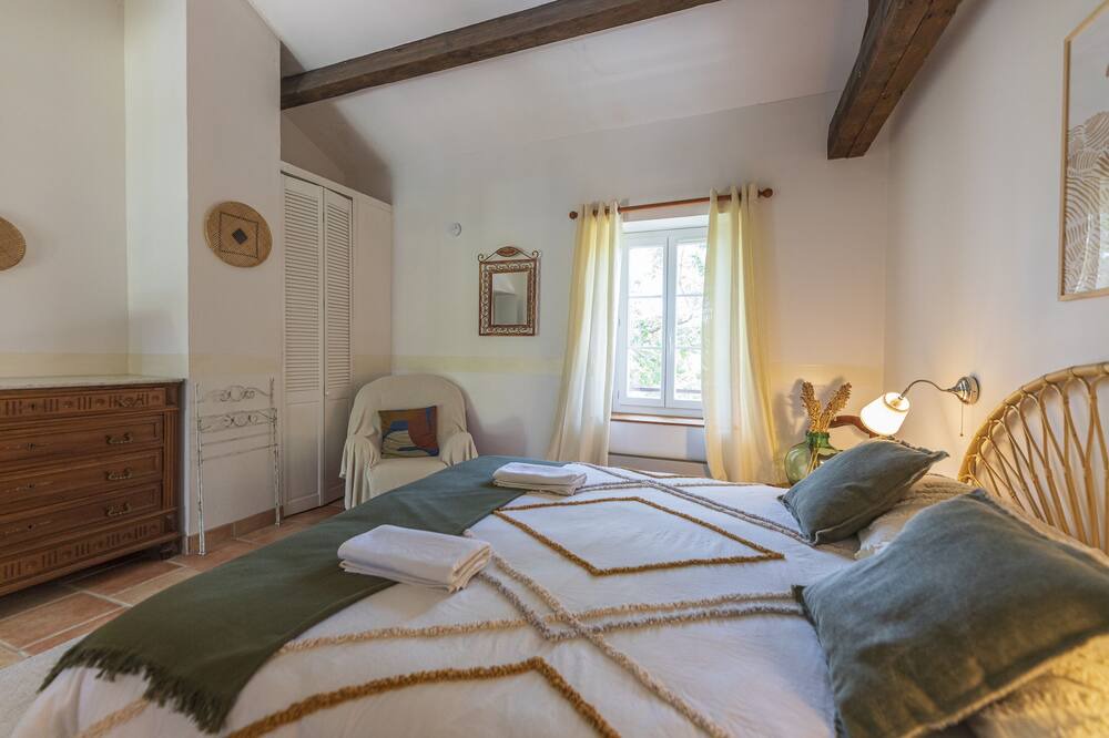 Photo of Bedroom in Fox-Amphoux
