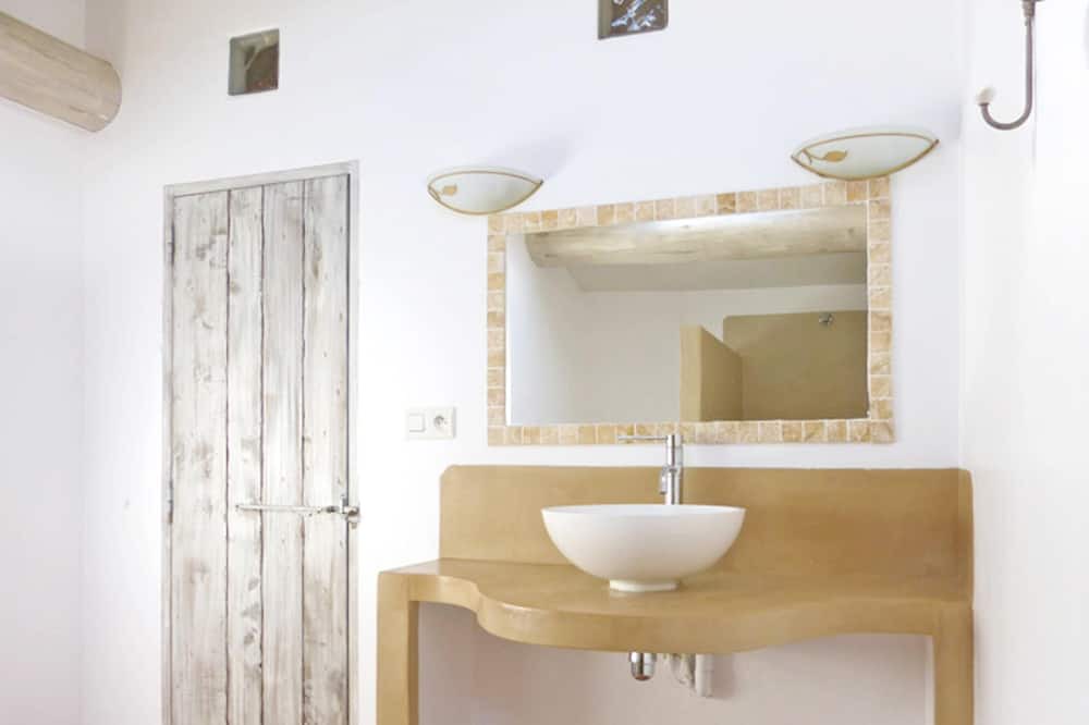 Photo of Bathroom in Simiane-la-Rotonde