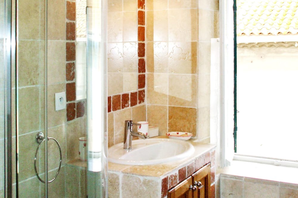 Photo of Bathroom in Molleges