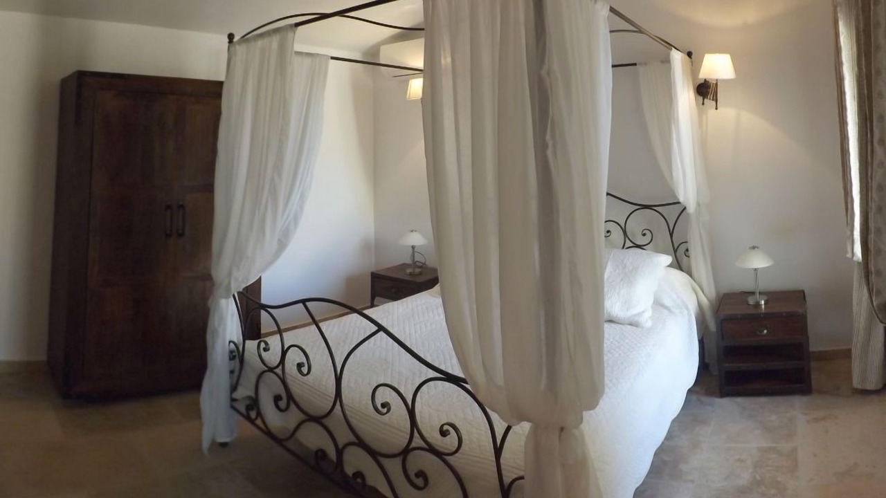 Photo of Bedroom in Oppede