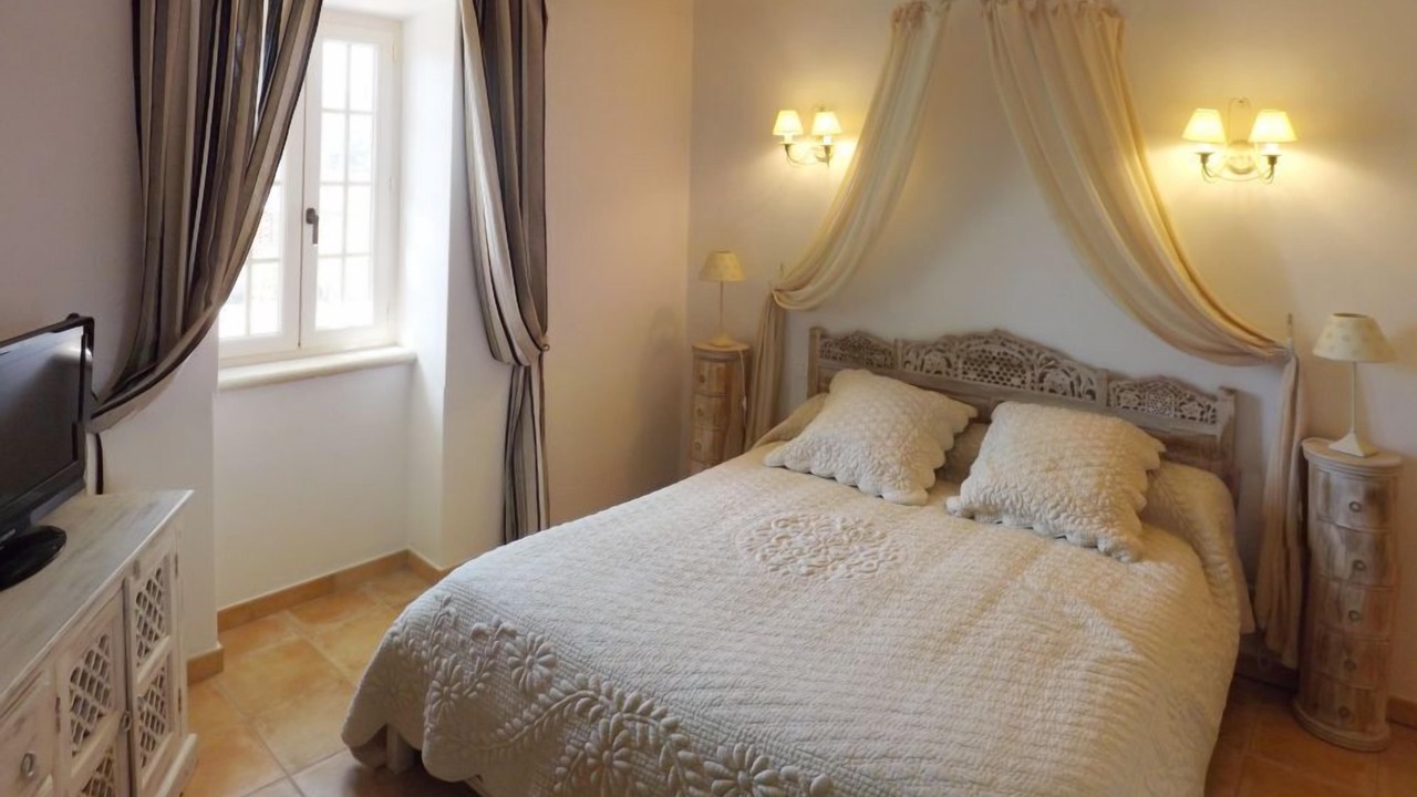Photo of Bedroom in Oppede