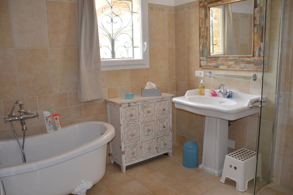 Photo of Bathroom in Lorgues