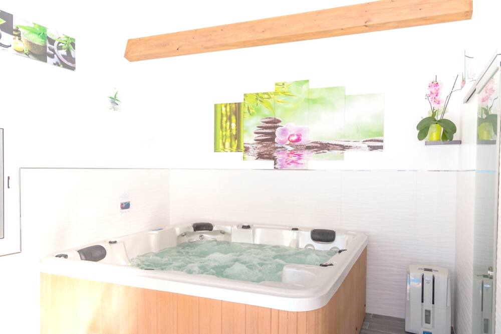 Photo of Bathroom in Plan-d'Aups-Sainte-Baume