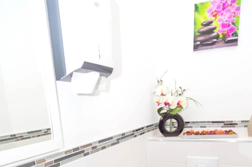 Photo of Bathroom in Plan-d'Aups-Sainte-Baume