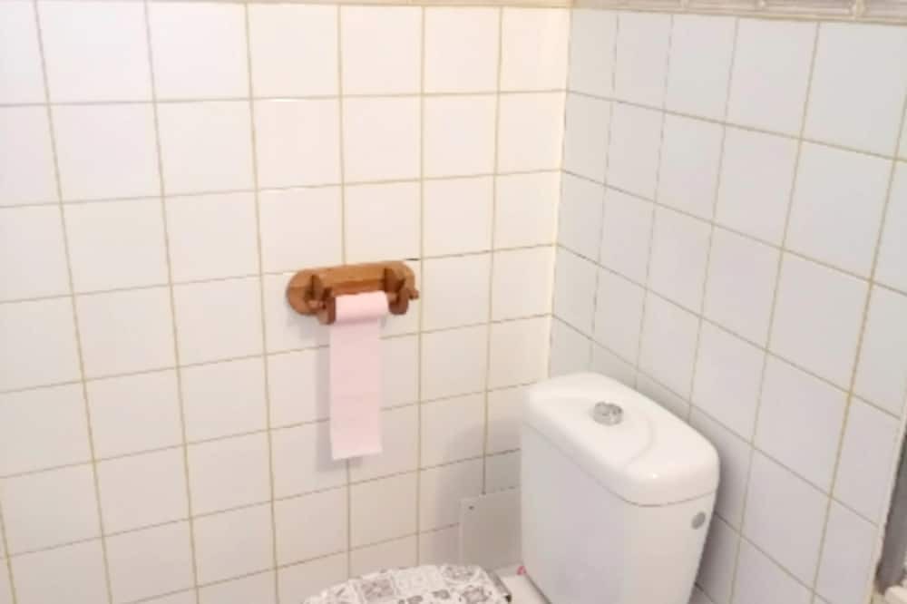 Photo of Bathroom in Montfavet