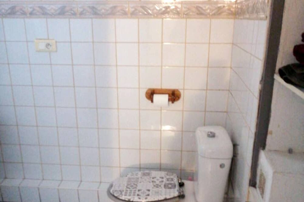 Photo of Bathroom in Montfavet