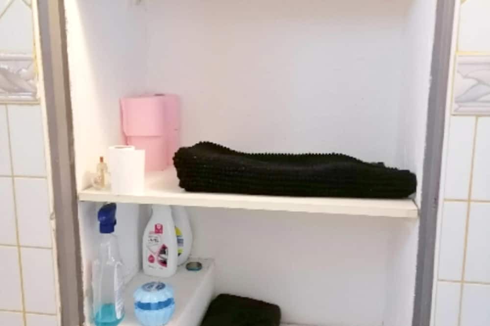 Photo of Bathroom in Montfavet