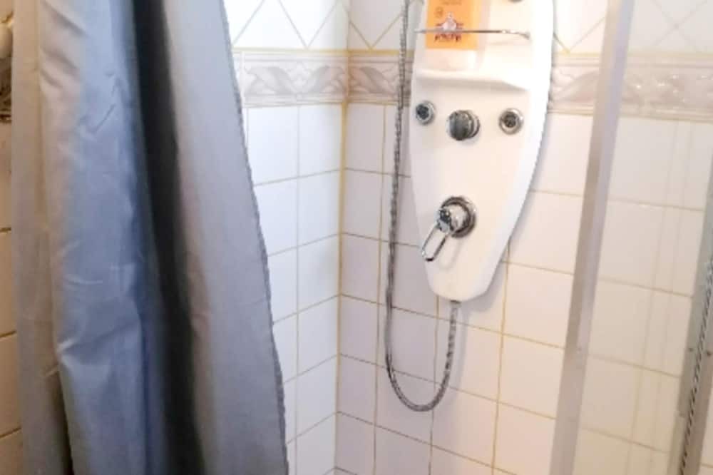 Photo of Bathroom in Montfavet