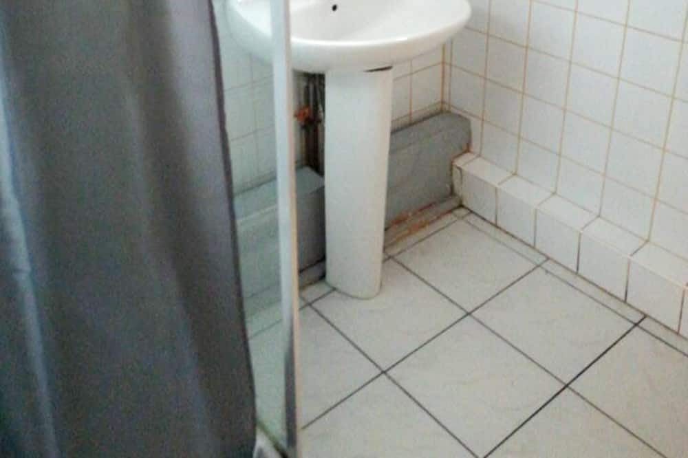 Photo of Bathroom in Montfavet