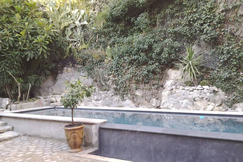 Photo of Outdoor in Aramon