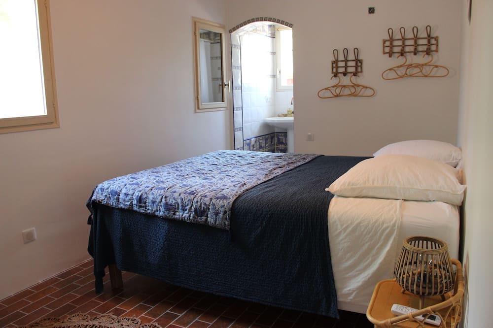 Photo of Bedroom in Saint-Martin-de-la-Brasque
