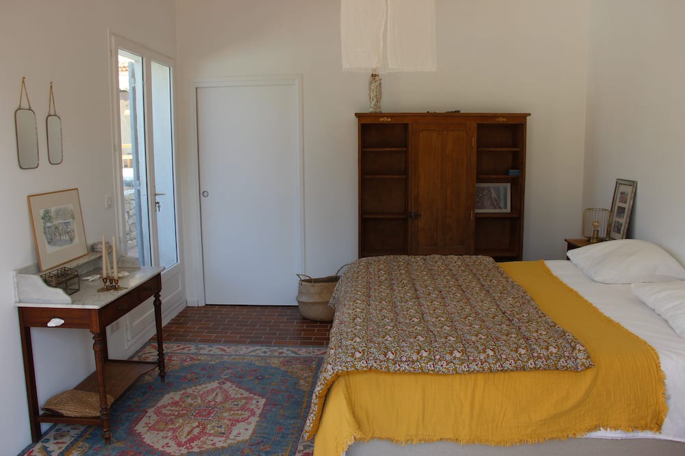 Photo of Bedroom in Saint-Martin-de-la-Brasque