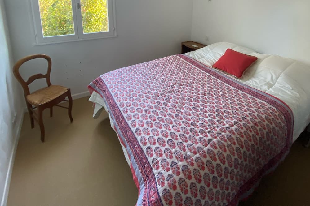 Photo of Bedroom in Saint-Martin-de-la-Brasque