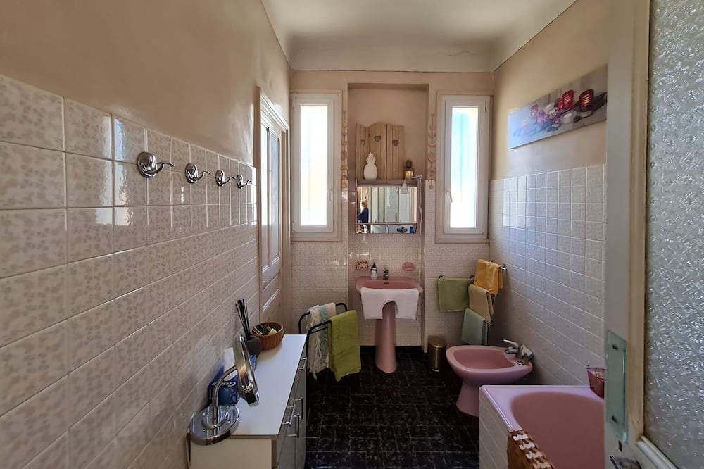 Photo of Bathroom in La Valette-du-Var