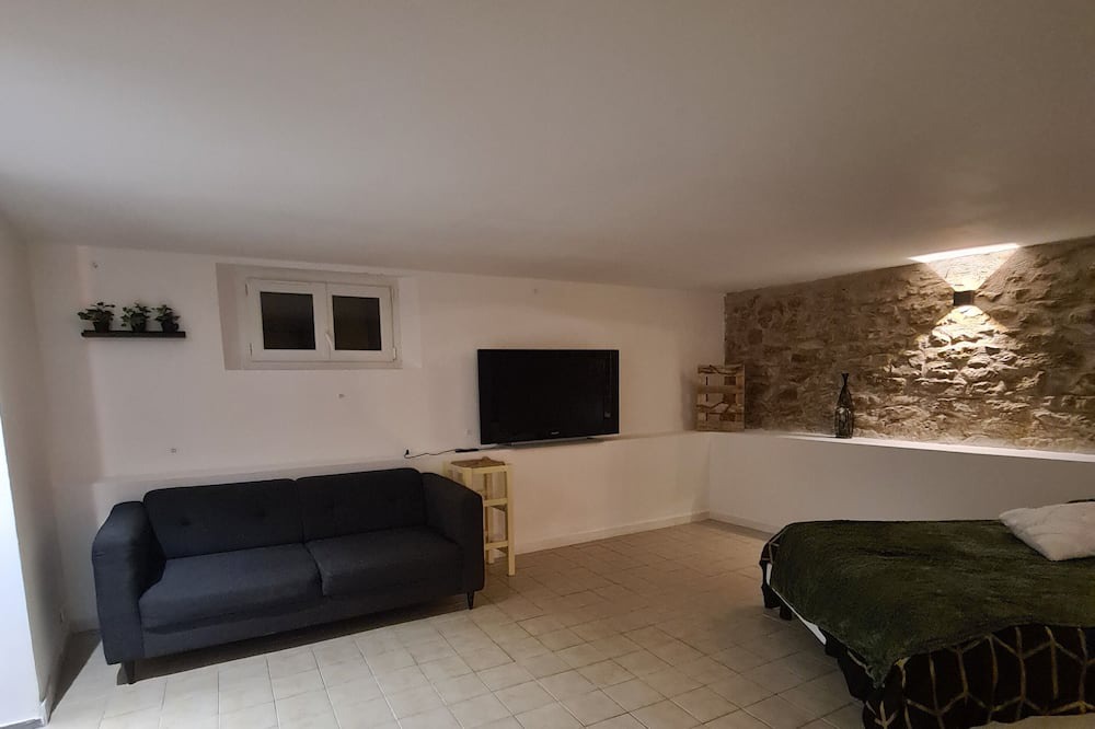 Photo of Bedroom in Caumont-sur-Durance