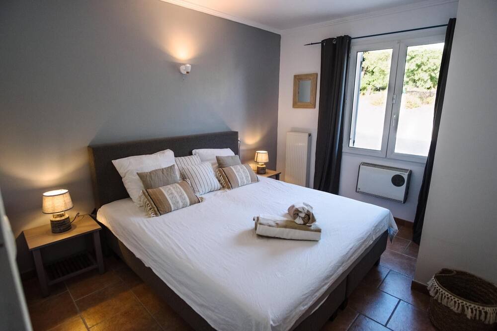 Photo of Bedroom in La Roque-sur-Pernes