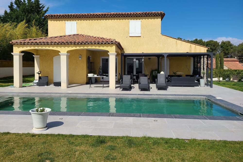 Photo of Outdoor in La Roque-d'Antheron