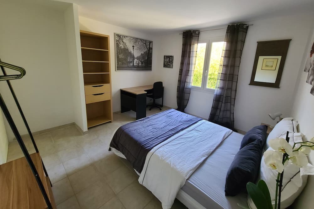 Photo of Bedroom in La Roque-d'Antheron
