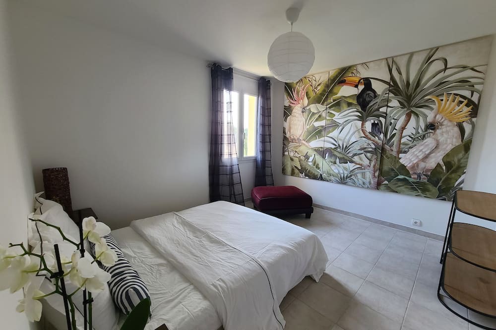 Photo of Bedroom in La Roque-d'Antheron