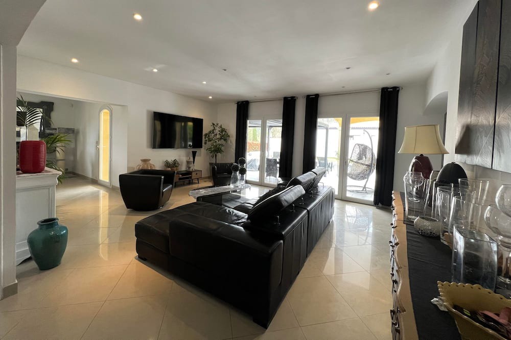 Photo of Livingroom in La Roque-d'Antheron